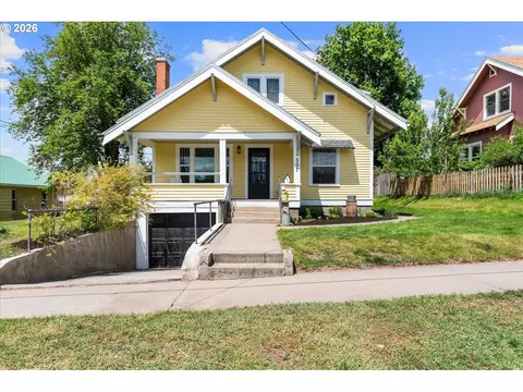 307 E North St, Enterprise, OR 97828