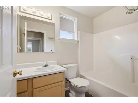 Bath - 28 Lawrence St, Eugene, OR 97401 photo 3 of 3