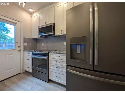 Kitchen - 28 Lawrence St, Eugene, OR 97401 photo 3 of 3