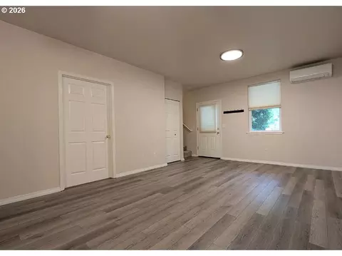 Living - 28 Lawrence St, Eugene, OR 97401 photo 1 of 7