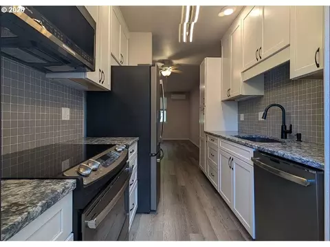 Kitchen - 28 Lawrence St, Eugene, OR 97401 photo 1 of 3