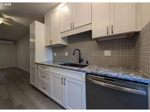 Kitchen - 28 Lawrence St, Eugene, OR 97401 photo 2 of 3