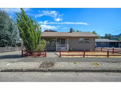 830 S 7th St, Cottage Grove, OR 97424