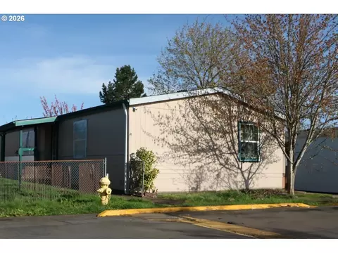 301 E Columbia Dr #73, Newberg, OR 97132