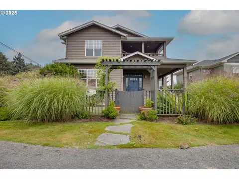131 W Nebesna St, Cannon Beach, OR 97110