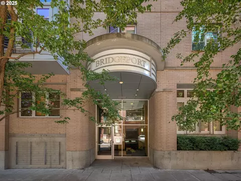 1130 NW 12th Ave #218, Portland, OR 97209