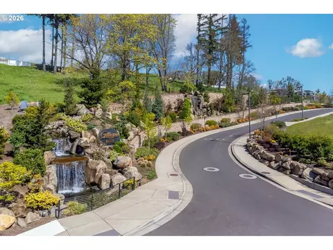 1230 Evening Star Ln, Eugene, OR 97401