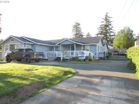 910 Easy St, Brookings, OR 97415