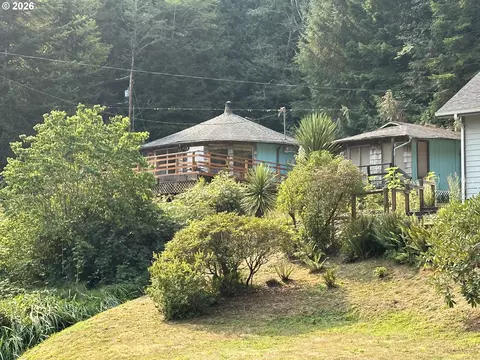 6064 Santa Rd, Florence, OR 97439