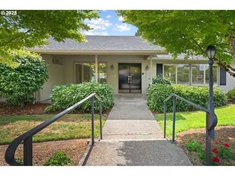7712 SW Green Valley Ter, Portland, OR 97225