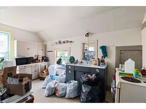 Kitchen - 490 W 4th Ave, Eugene, OR 97401 photo 2 of 2