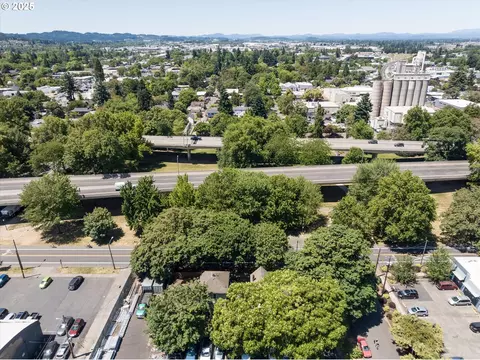 View/Area - 490 W 4th Ave, Eugene, OR 97401 photo 2 of 7