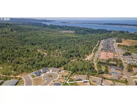 1 Nautical Ct, Coos Bay, OR 97420