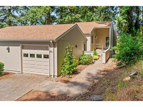 2547 Brittania Pl, Eugene, OR 97405
