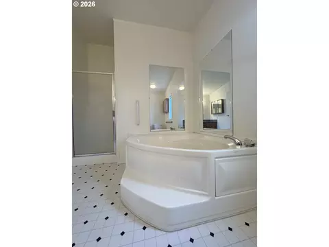 962 Rainbow Dr, Springfield, OR 97477 photo 9