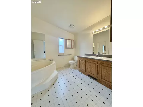 962 Rainbow Dr, Springfield, OR 97477 photo 8
