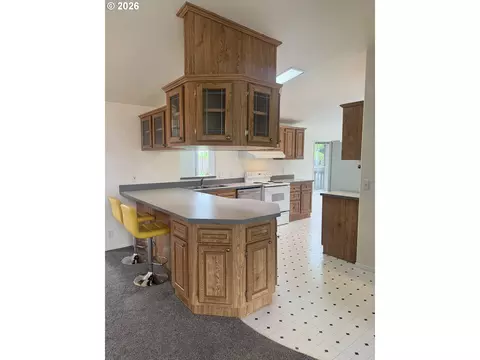 962 Rainbow Dr, Springfield, OR 97477 photo 18