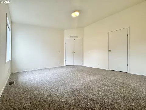 962 Rainbow Dr, Springfield, OR 97477 photo 6