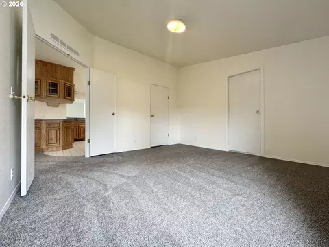 962 Rainbow Dr, Springfield, OR 97477 photo 5