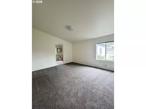 962 Rainbow Dr, Springfield, OR 97477 photo 4