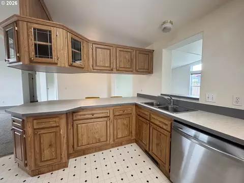 962 Rainbow Dr, Springfield, OR 97477 photo 12
