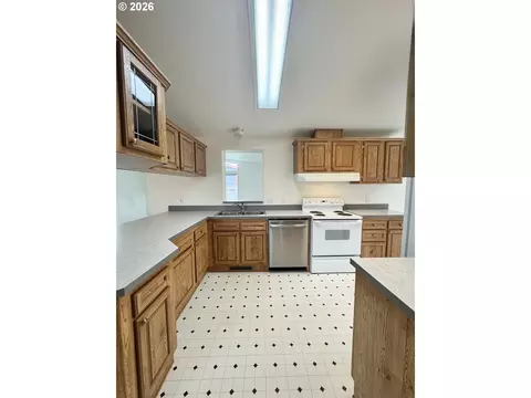 962 Rainbow Dr, Springfield, OR 97477 photo 14