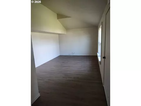 Living - 778 V St, Springfield, OR 97477 photo 3 of 3