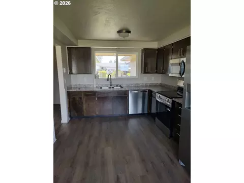 Kitchen - 778 V St, Springfield, OR 97477 photo 1 of 1
