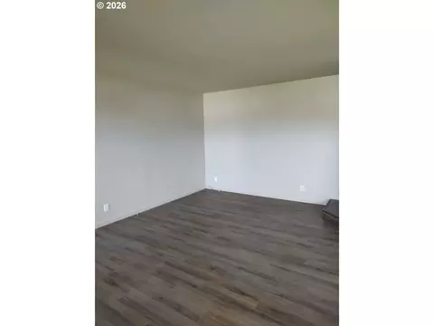 Living - 778 V St, Springfield, OR 97477 photo 2 of 3