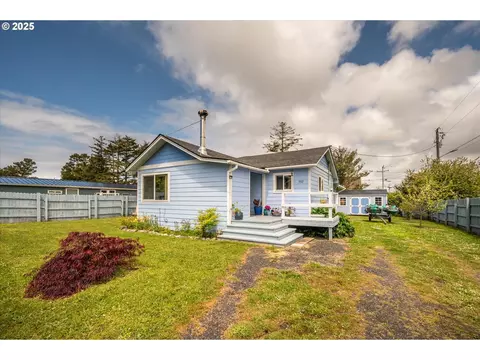 532 10th St, Port Orford, OR 97465