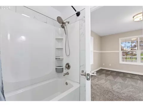 Bath - 10 W Sprague St, Echo, OR 97826 photo 3 of 7