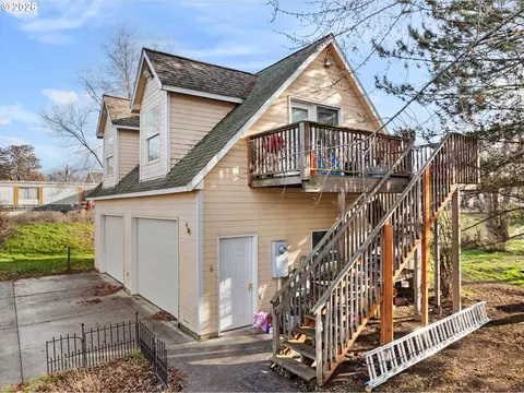 Exterior - 10 W Sprague St, Echo, OR 97826 photo 4 of 5