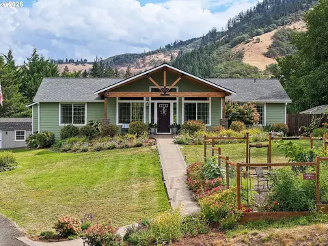 16 Wallace Dr, White Salmon, WA 98672