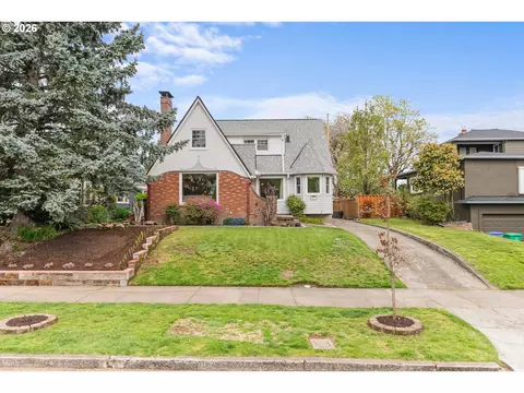 7017 NE Sacramento St, Portland, OR 97213