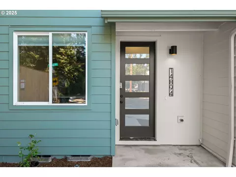 14894 NE Couch St #16, Portland, OR 97230