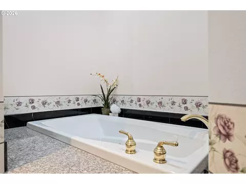 Bath - 3466 Ambleside Dr, Springfield, OR 97477 photo 4 of 7