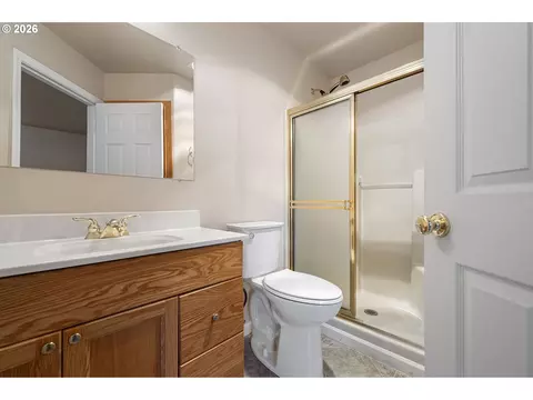 Bath - 3466 Ambleside Dr, Springfield, OR 97477 photo 6 of 7