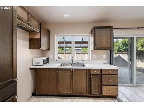 Kitchen - 3466 Ambleside Dr, Springfield, OR 97477 photo 4 of 4