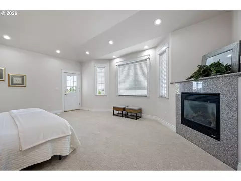Bedroom - 3466 Ambleside Dr, Springfield, OR 97477 photo 2 of 5