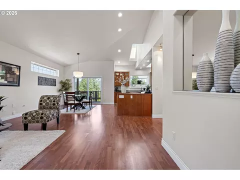 Living - 3466 Ambleside Dr, Springfield, OR 97477 photo 3 of 8