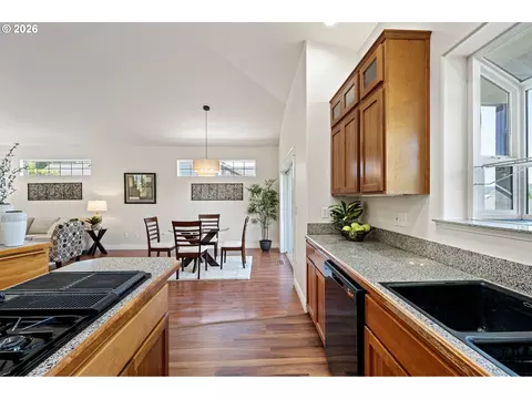 Kitchen - 3466 Ambleside Dr, Springfield, OR 97477 photo 3 of 4