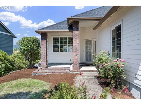 Exterior - 3466 Ambleside Dr, Springfield, OR 97477 photo 7 of 9