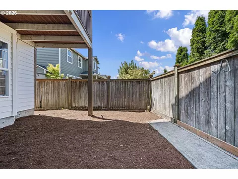 Exterior - 3466 Ambleside Dr, Springfield, OR 97477 photo 5 of 9