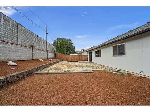 Exterior - 963 Marquet Way, Eugene, OR 97401 photo 6 of 10