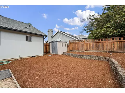 Exterior - 963 Marquet Way, Eugene, OR 97401 photo 5 of 10