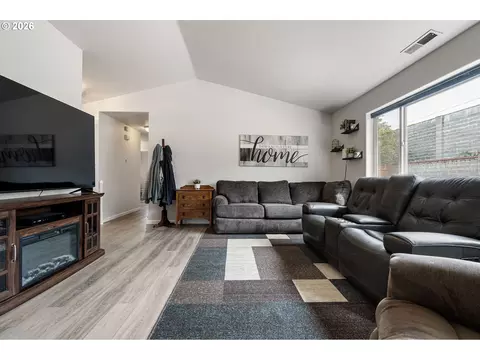 Living - 963 Marquet Way, Eugene, OR 97401 photo 4 of 4