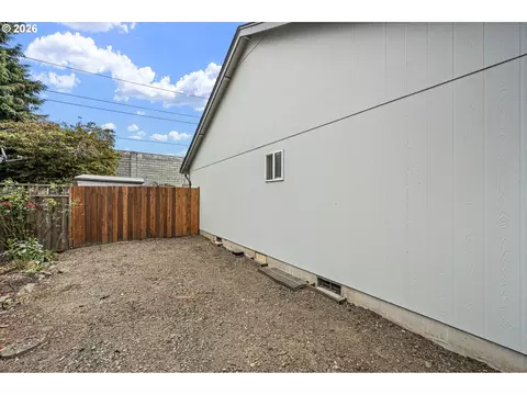 Exterior - 963 Marquet Way, Eugene, OR 97401 photo 7 of 10