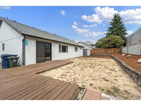 Exterior - 963 Marquet Way, Eugene, OR 97401 photo 4 of 10