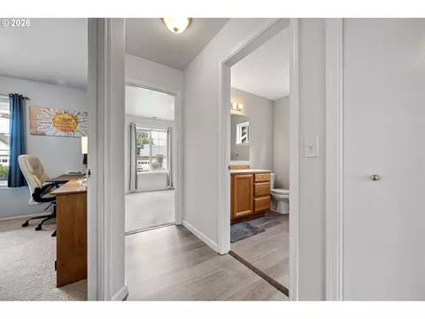 Entry Way - 963 Marquet Way, Eugene, OR 97401 photo 1 of 1
