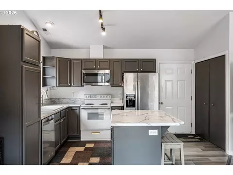 Kitchen - 963 Marquet Way, Eugene, OR 97401 photo 2 of 5